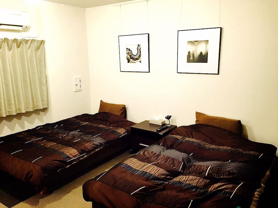 2 three-quarter beds / Room Size 10m2 (108sq. ft.)