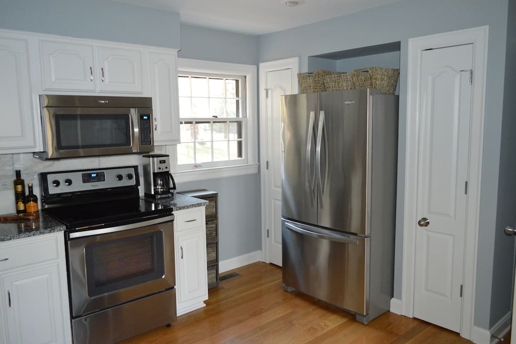 Modern Kitchen w/ New Stainless Appliances