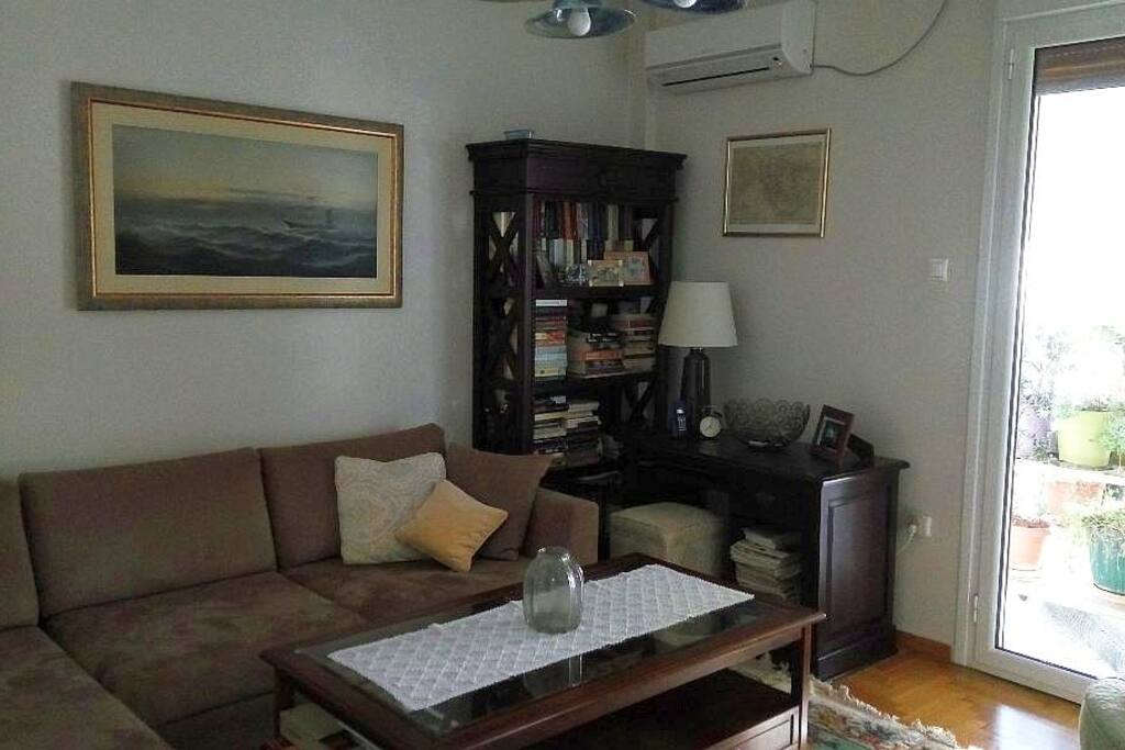 Relaxing atmosphere, warm, earth colours in a 4th floor, bright apartment with large terrace