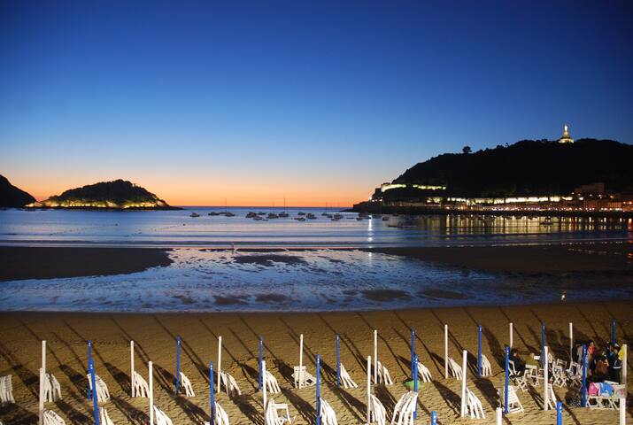 ♥︎BELLA VISTA LUXURY APT | LA CONCHA BEACH VIEWS♥︎ gallery image 2