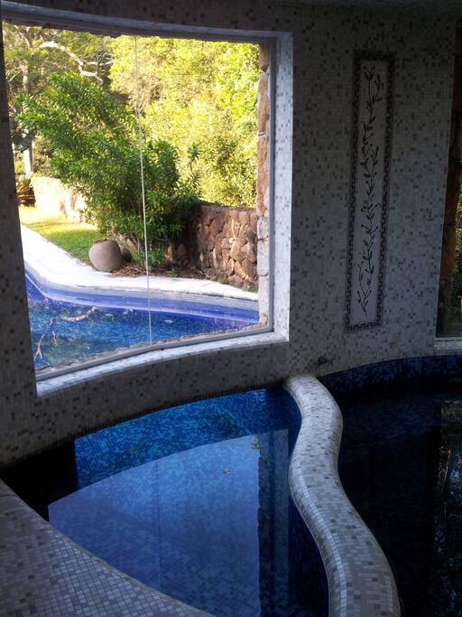 Piscina e sauna com hidromassagem