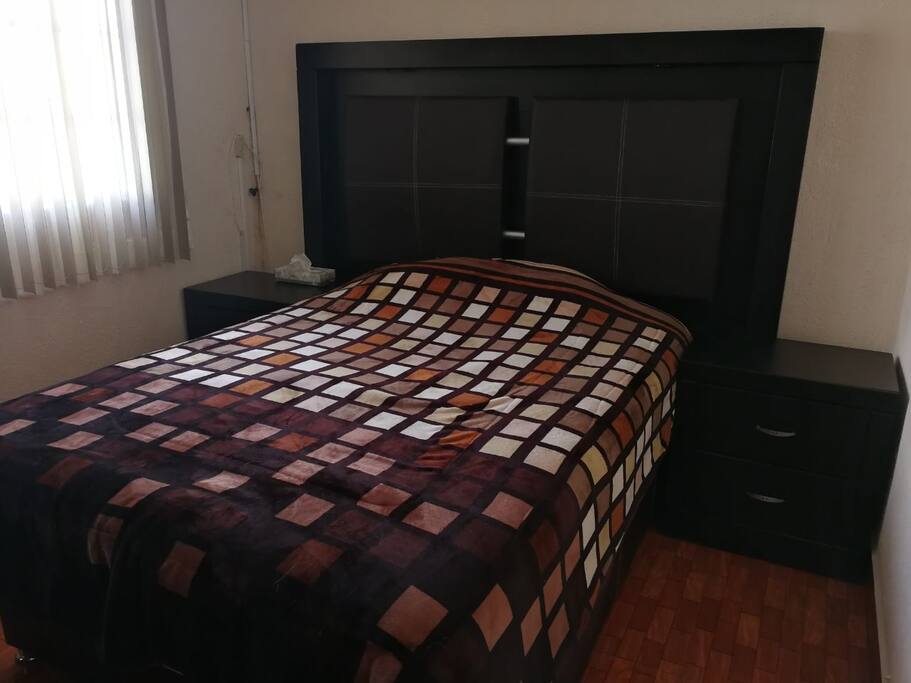Recamara matrimonial, confortable, con luz, Internet, cable,t.v.