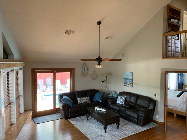 Boat House – Lake Front Marina Home gallery image 3