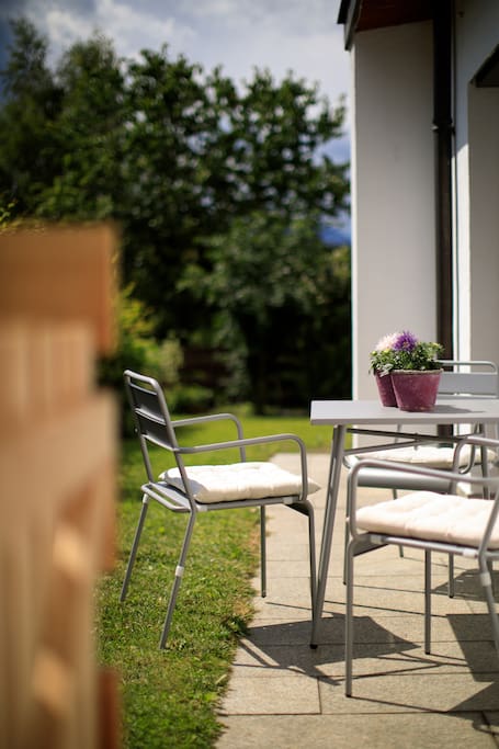 Garten mit Sitzmöglichkeit