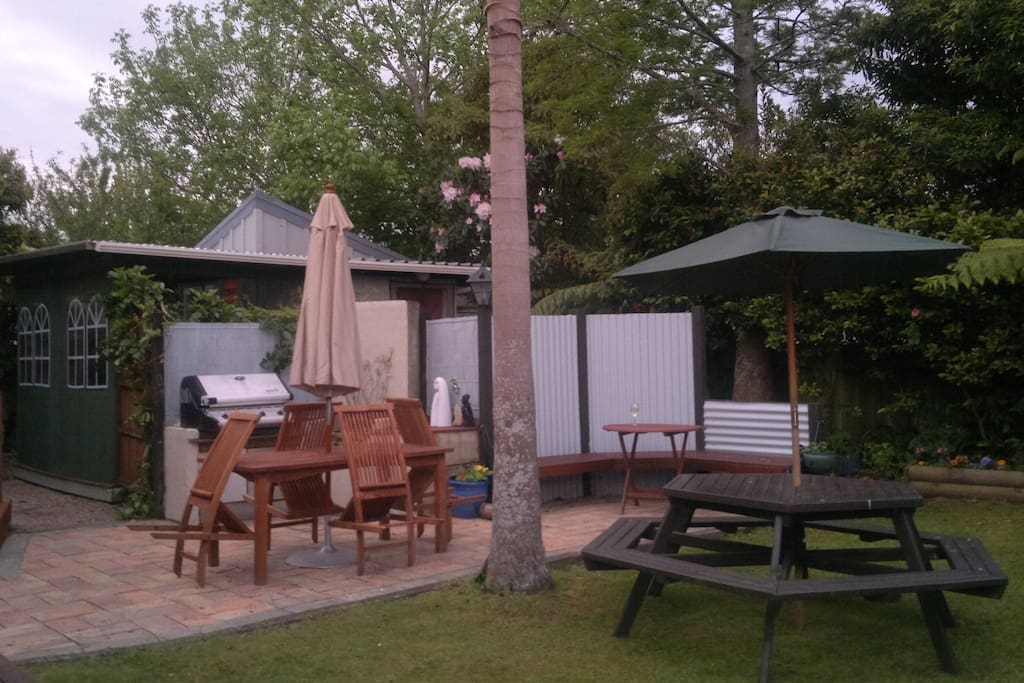 BBQ
area for guests use
