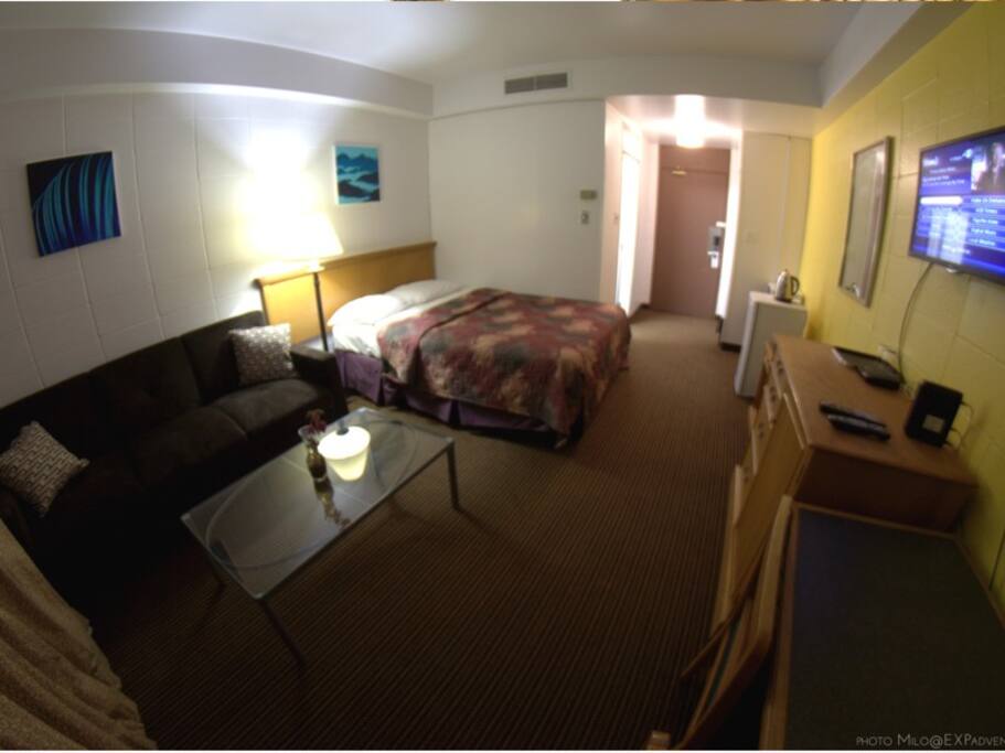 Single Spacious Queen Size Bedroom