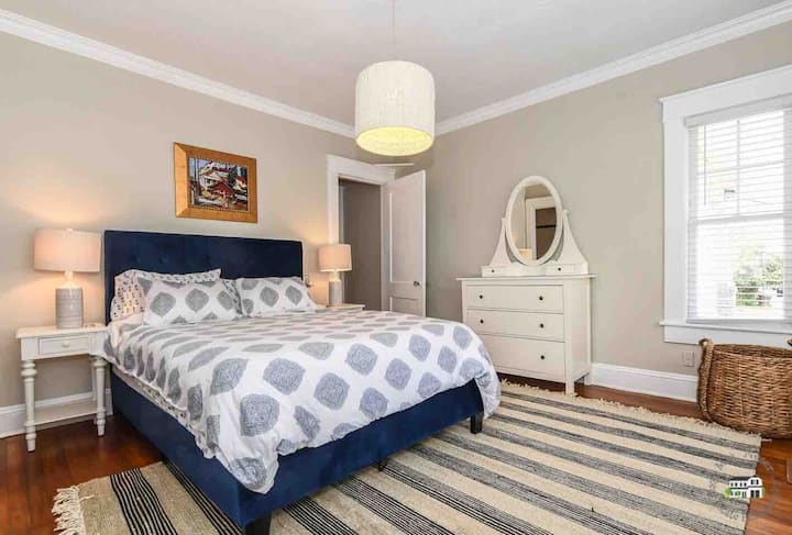 მე-2 საძინებელი - საზიარო სააბაზანო და მე-3 საძინებელი