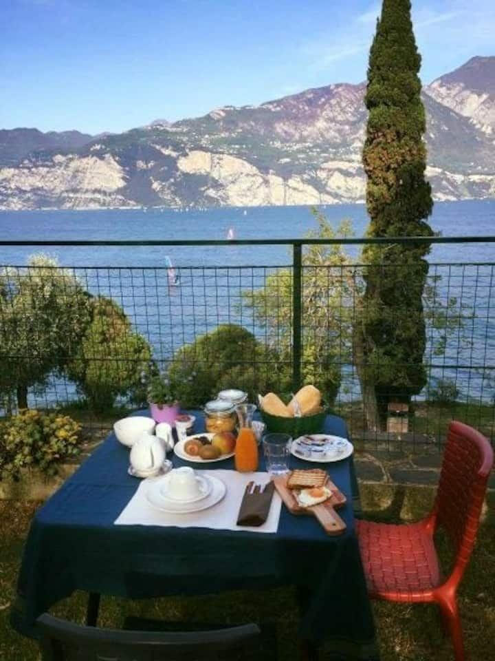 Friendly House on the water (with Breakfast)