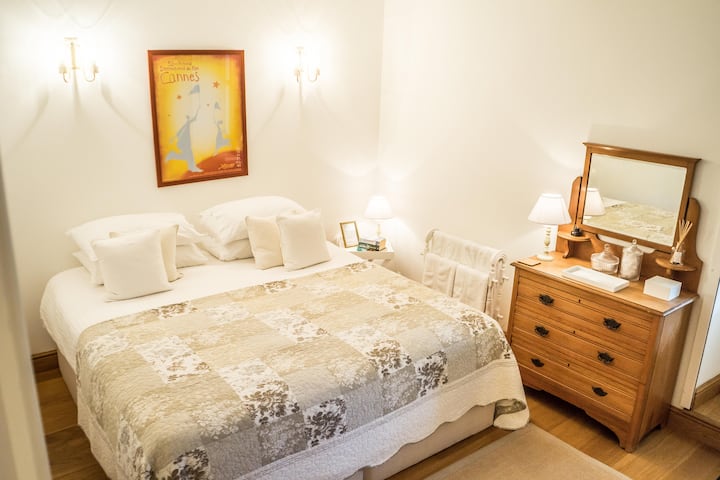 Шеста спалня с достъп до всекидневна и градина