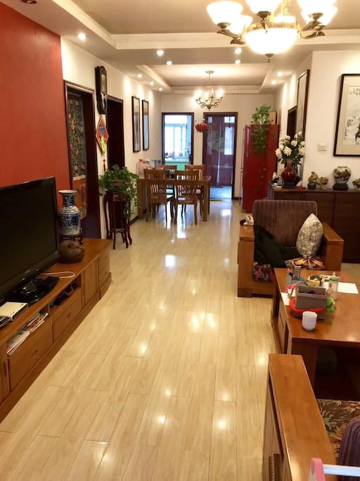 客厅加餐厅