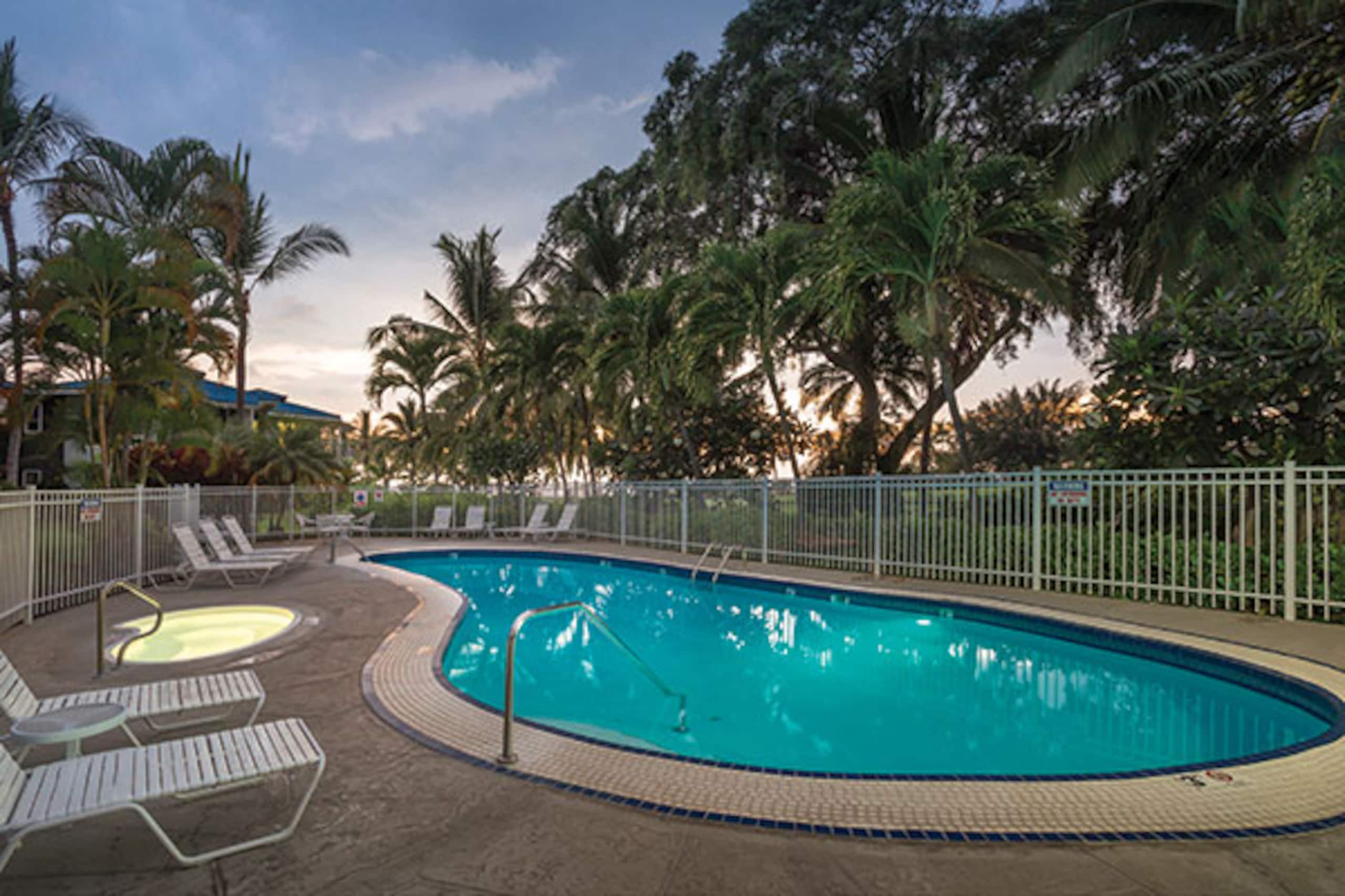 Condo in Kailua-Kona · ★4.7 · 2 bedrooms · 1 bed · 2 baths - Image 3