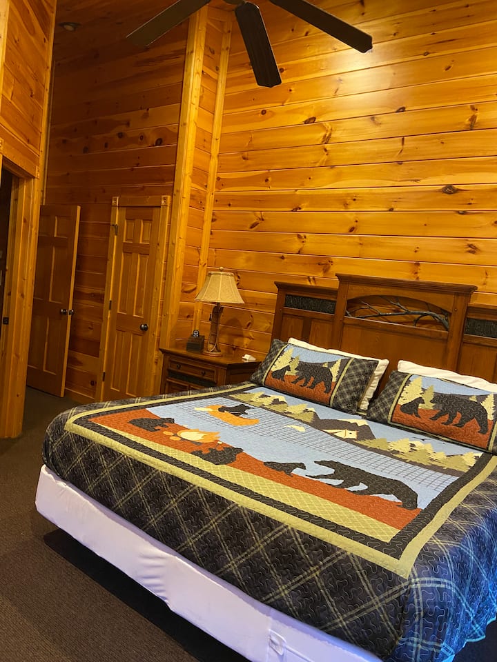 ห้องคิงสวีทพร้อมเพดานวิหาร