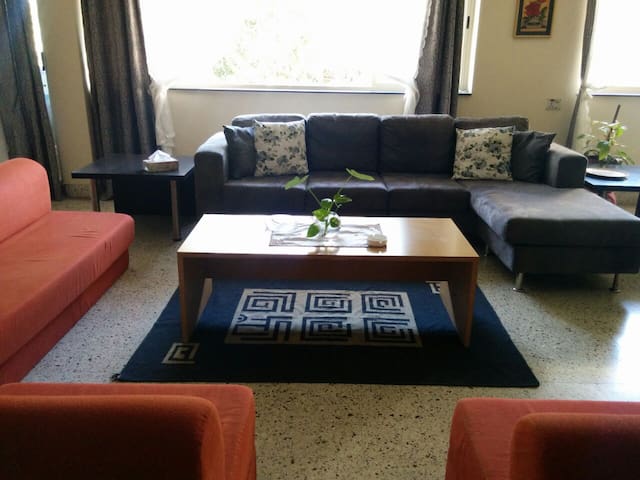 Spacious, well-lit 3 bedroom apartment