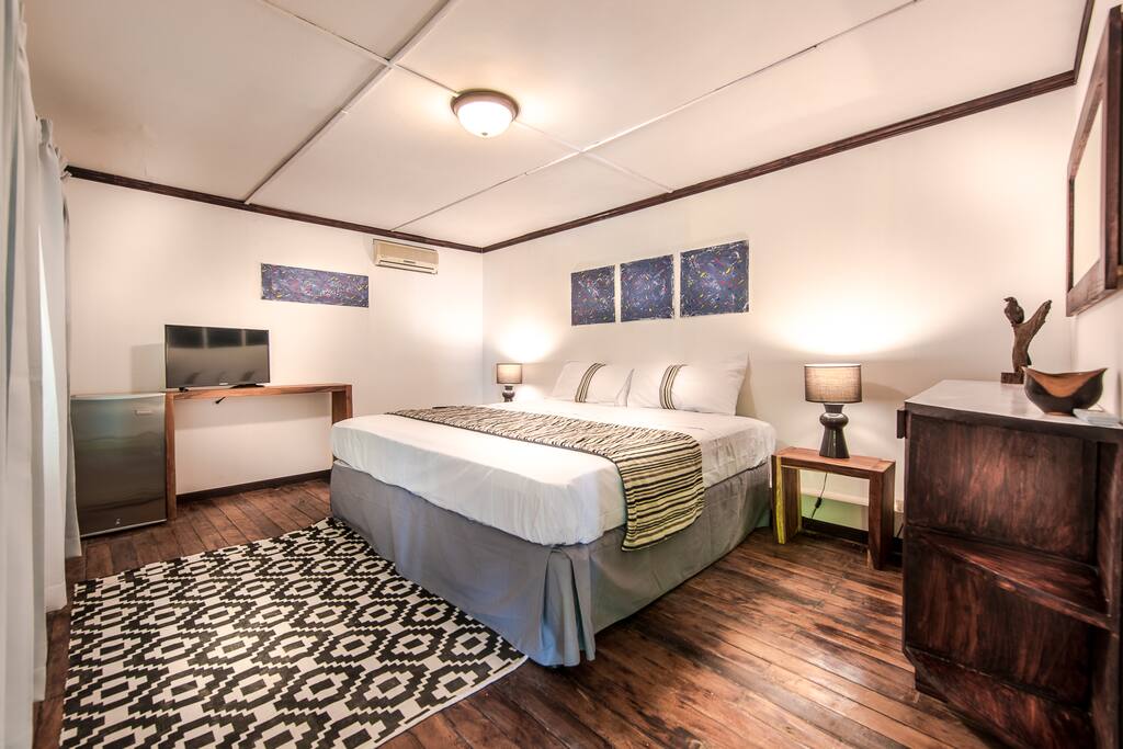 King size bed, mini bar, TV.