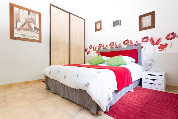 חדר שינה 1 מיטה זוגית 160 ס"מ