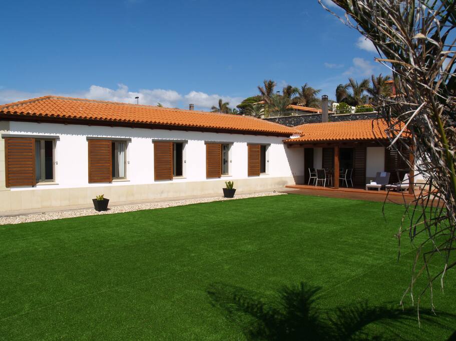 Vista de la casa desde el jardin