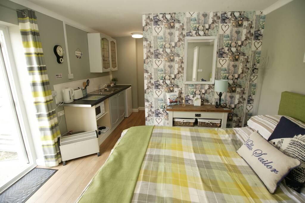 Self contained kitchen area.