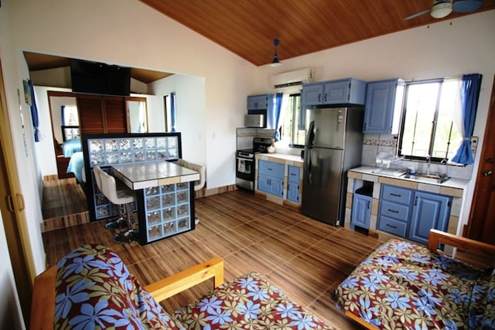 THE NEW YELLOW HOUSE/ FULLY LOADED APT WITH AC