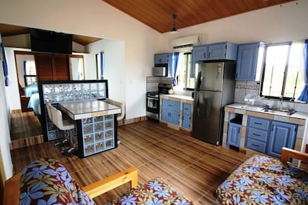 THE NEW YELLOW HOUSE/ FULLY LOADED APT WITH AC