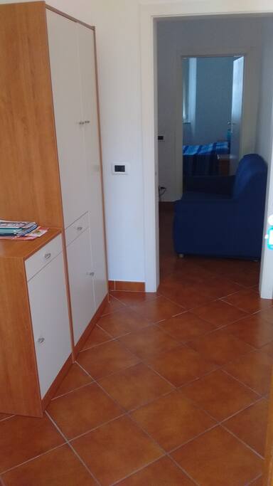 all'ingresso troviamo un piccolo disimpegno
