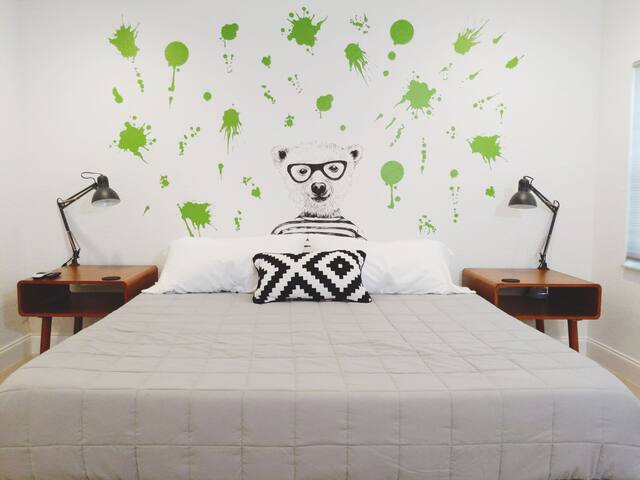 TRENDY BEAR STUDIO • PRIVATE ENTRANCE & BATHROOM