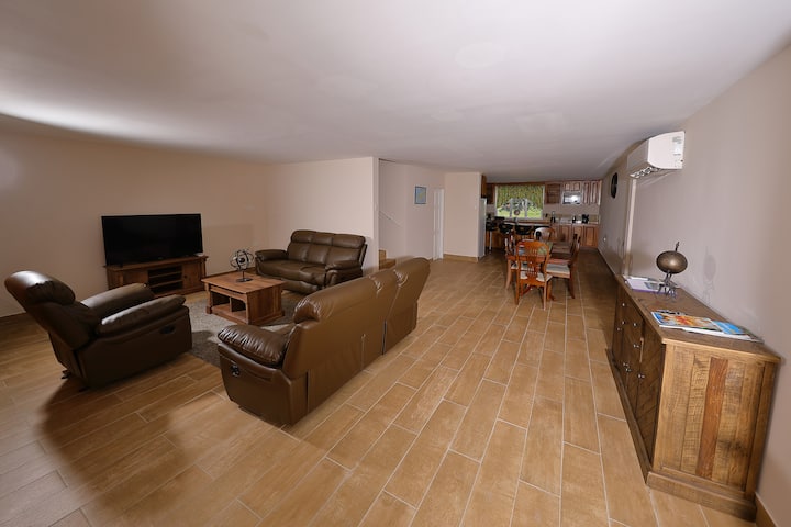 Island Getaway - Buccoo. 3 Bedroom Condo, Sleeps 6 - Tobago
