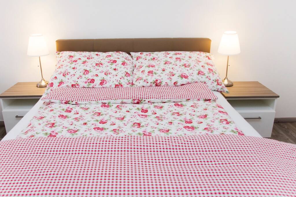 Schlafzimmer mit neuem
Boxspringbett