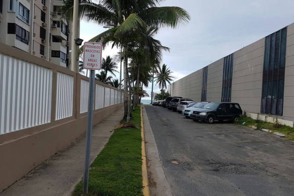 Walking entrance to the beach.