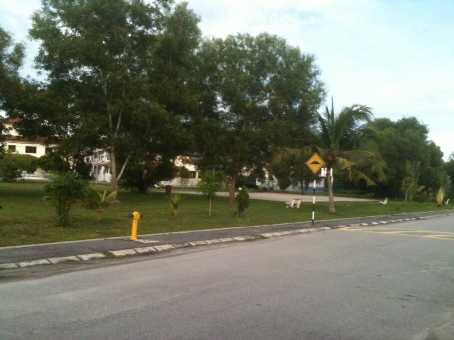 opposite of basketball court and garden