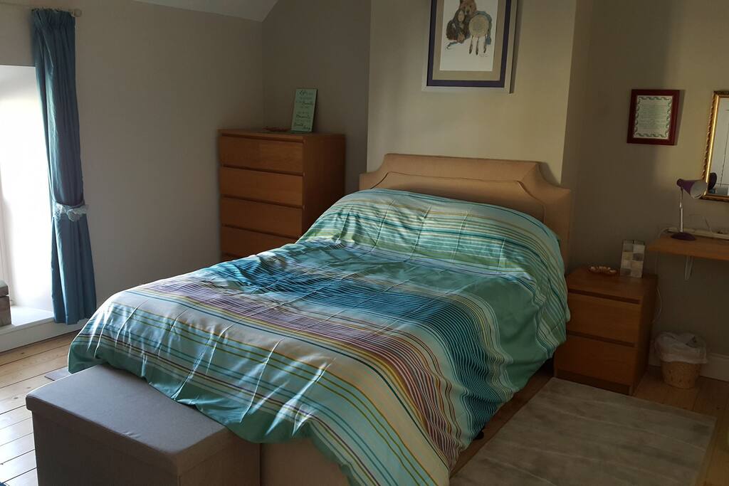 Double bedroom with workspace and storage