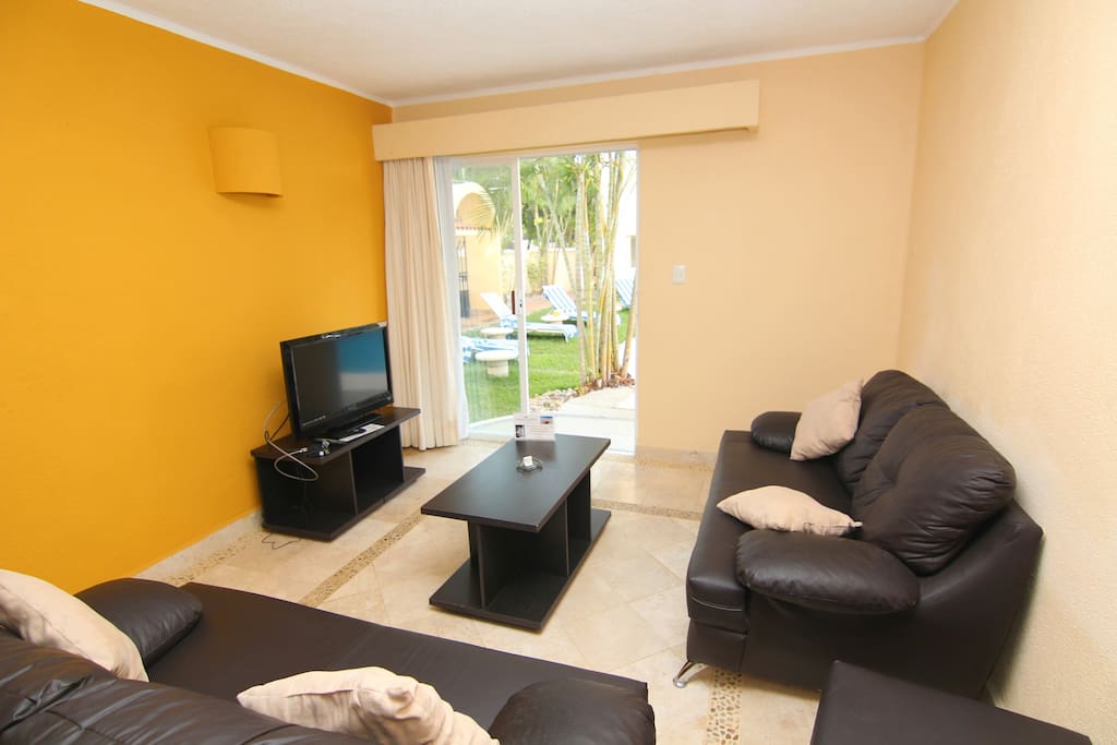 Sala con TV con servicio de cable