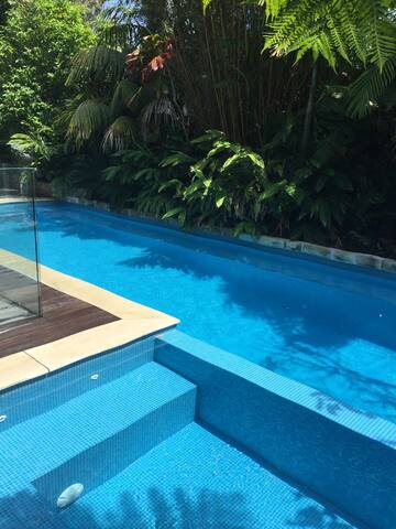 Family Beach House🌴 gallery image 2