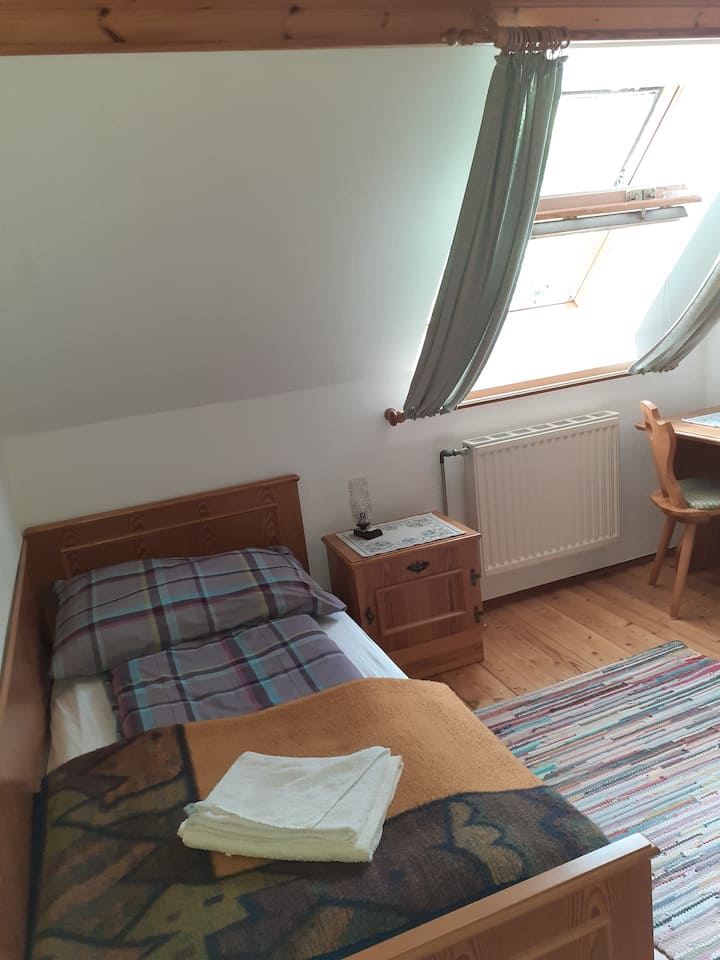 Schlafzimmer 4
