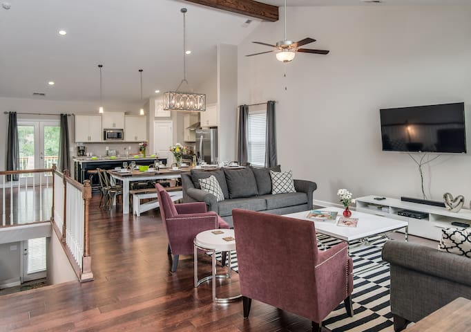 HUGE Ultra Luxe Home w/ 12 beds near Downtown