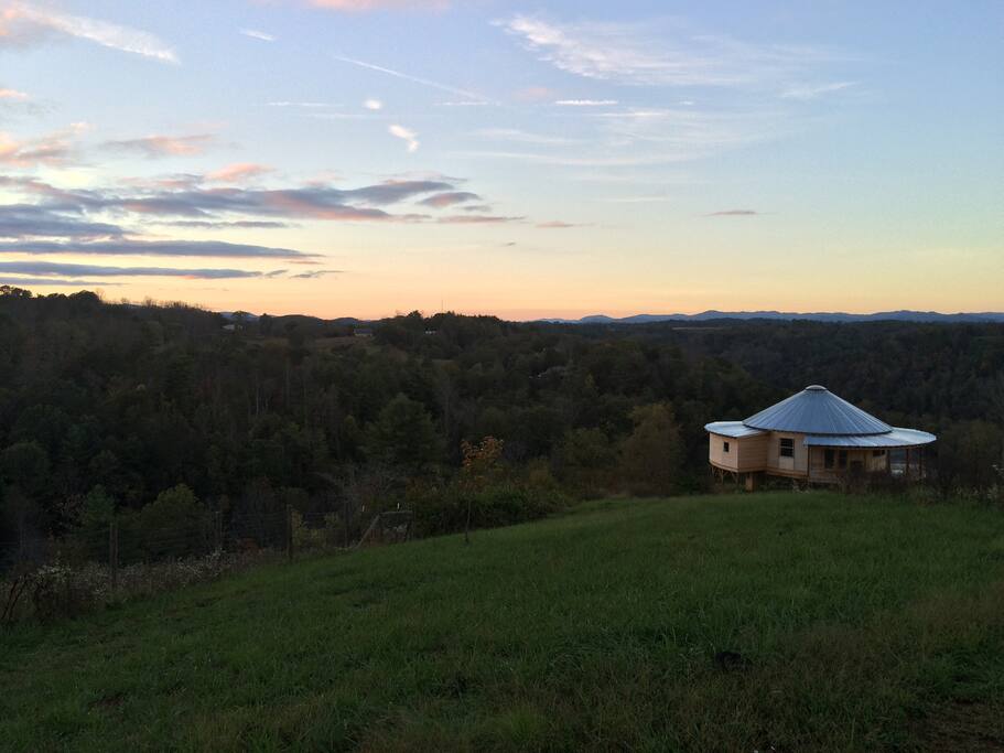 Round Retreat by the River Cabins for Rent in Alexander, North