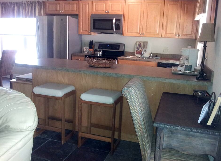 Bar area and desk