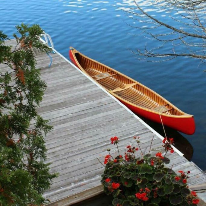 Your rental includes the use of our fibreglass canoe, paddle boat and paddle board in summer and snowshoes in winter.