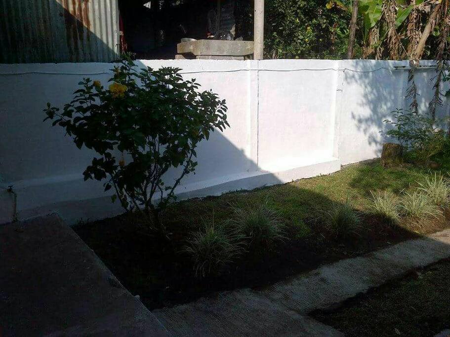 Un bello jardin en medio de la naturaleza