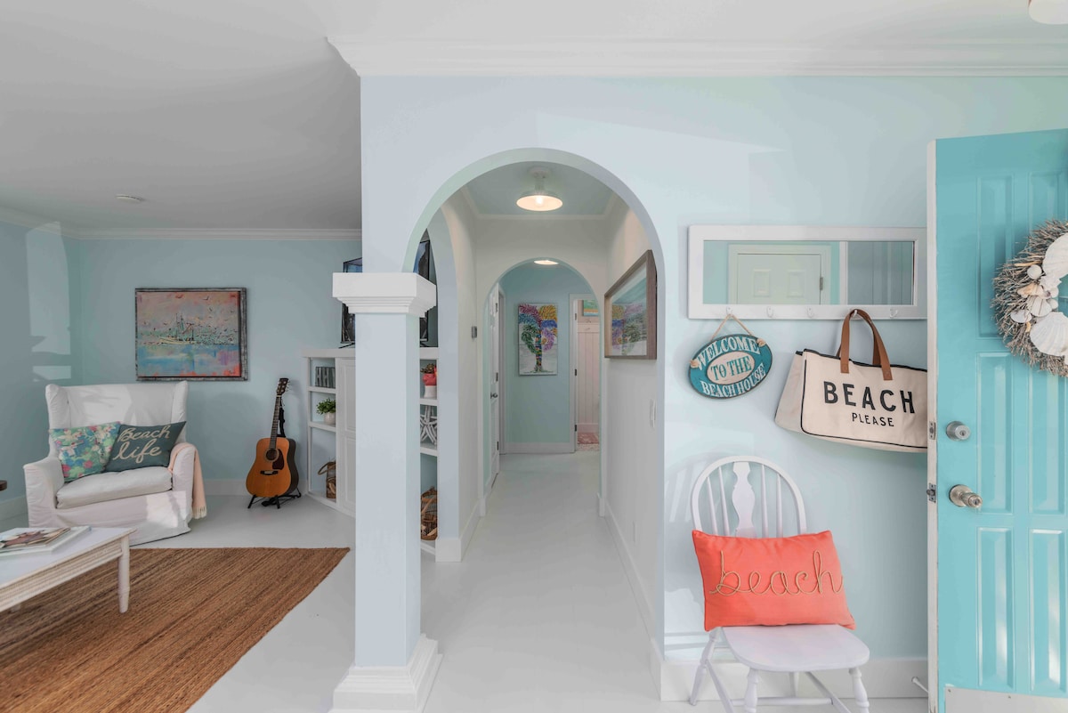 Successful Airbnb property: Charming 3BR / 2 bath beach bungalow with hot tub! in Hilton Head Island