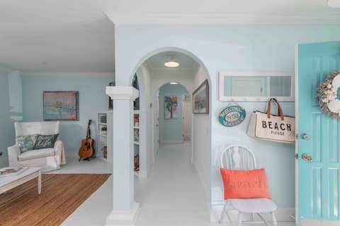 Successful Airbnb property: Charming 3BR / 2 bath beach bungalow with hot tub! in Hilton Head Island