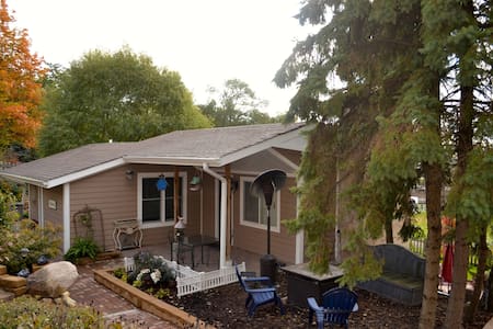 Cozy Cottage Minutes from Downtown Chicago