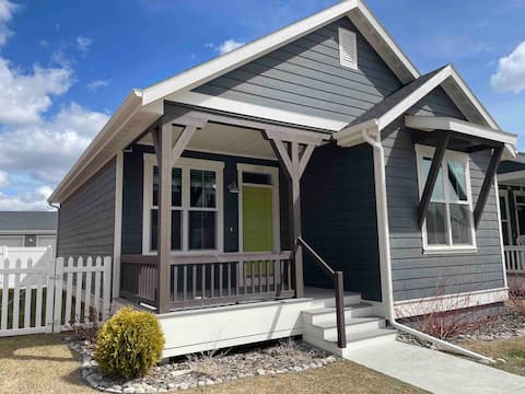 Kid Friendly Kottage w/ Yard. Next to Park/Trails