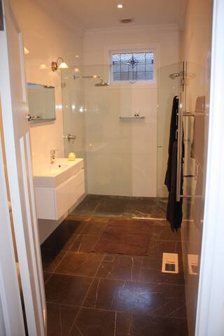 Modern Family Home with Pool gallery image 5