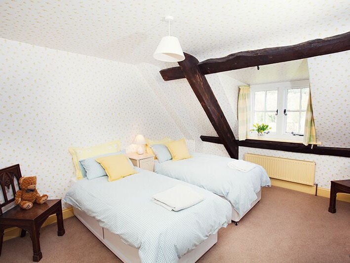 Tweepersoonsbed op 2e verdieping