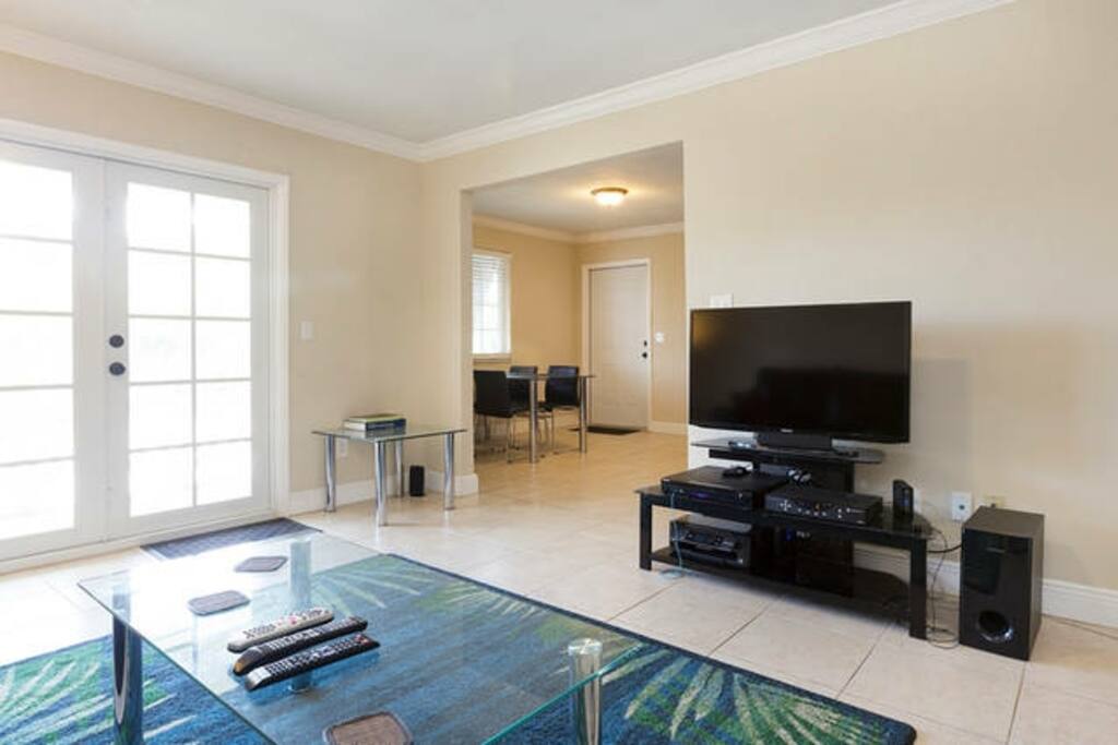 Living Room (with access to balcony)
