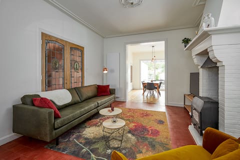 Popular Airbnb listing: Trendy authentic house with big terrace and garden in Brugge