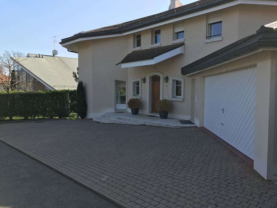 Villa Paradise - view from the entrance side