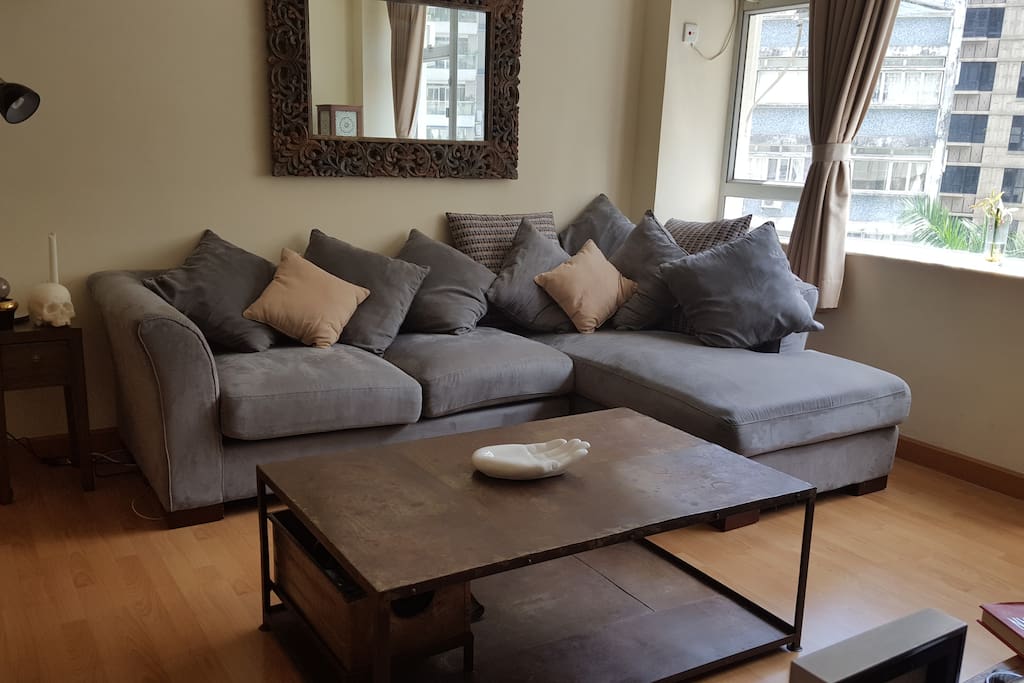 Big lounge with TV, internet and dining area combined