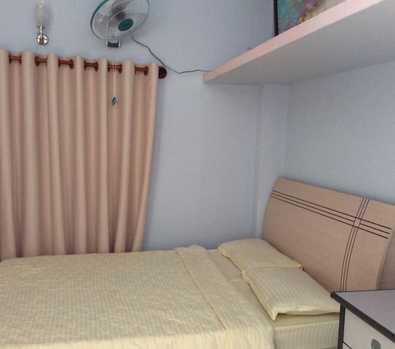 Room 6 w/ private bathroom (next to roof terrace)