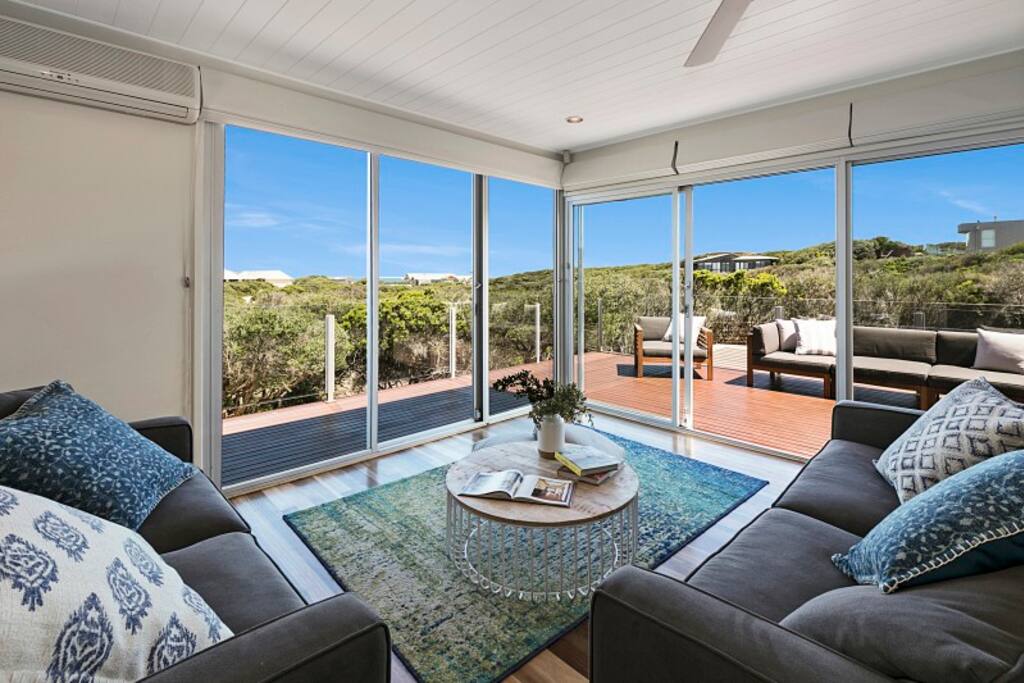 Living Area - Nalu Retreat